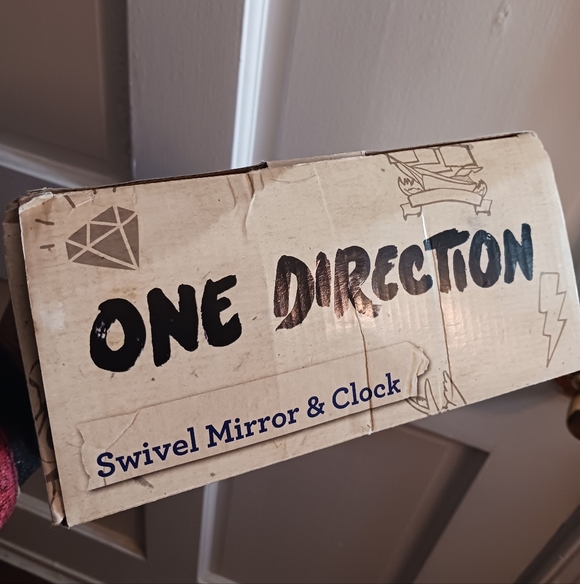2014 One Direction Limited Edition Swivel Clock To Mirror, New Open - Picture 5 of 9